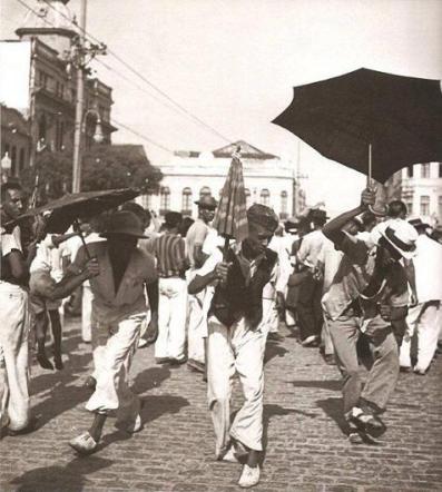Foto do carnaval pernambucano, em 1948, por Pierre Verger